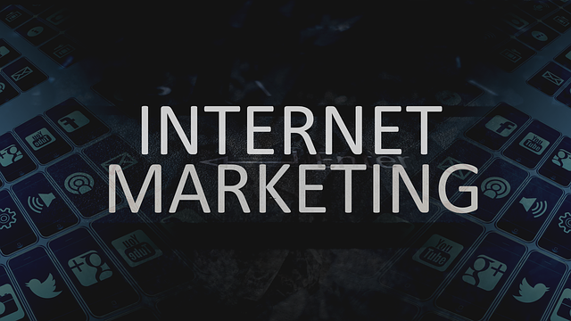 nápis „internet marketing“